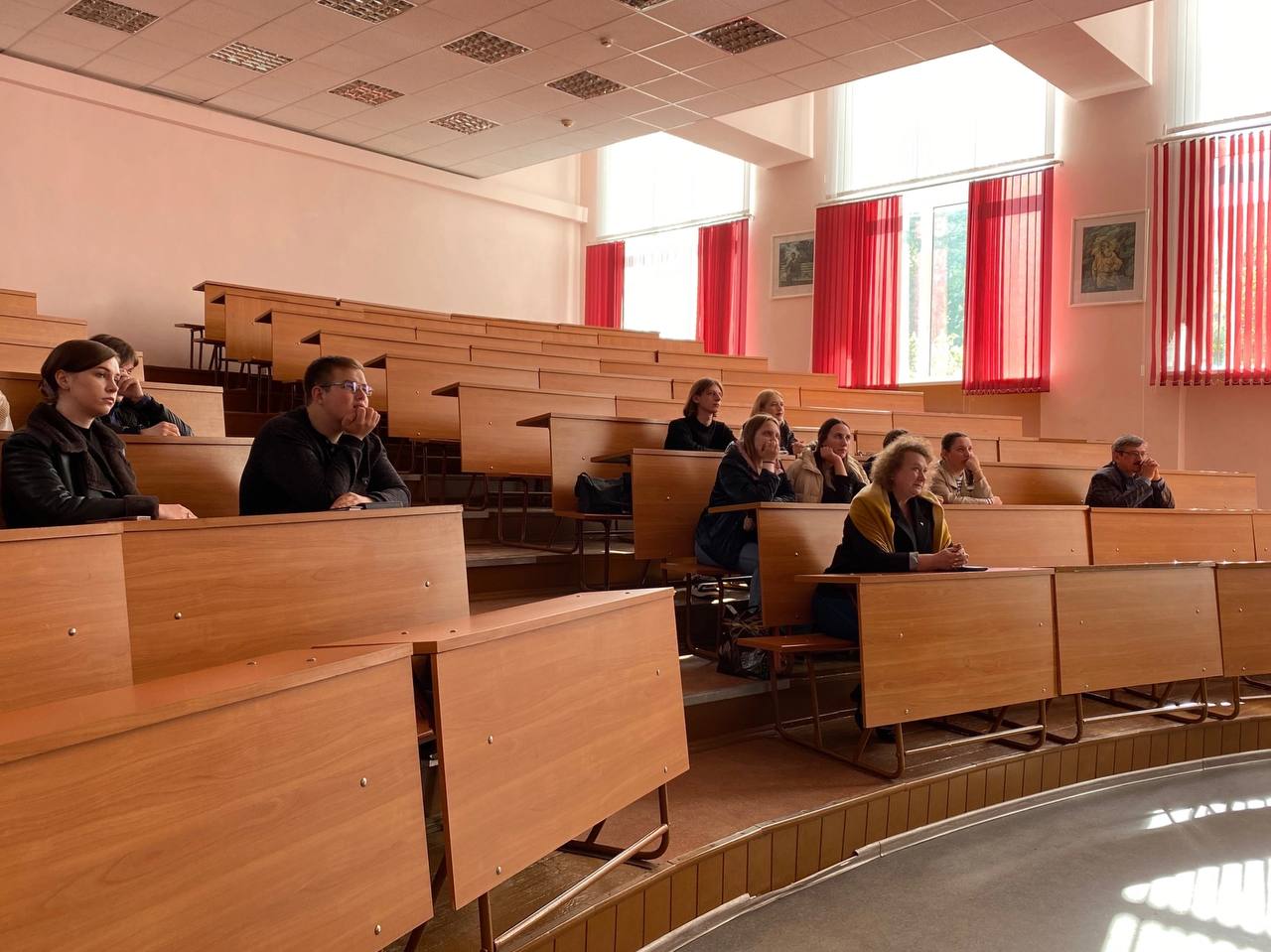 16 мая 2024 г. прошло очередное заседание Студенческого общества по изучению военной истории, в рамках которого состоялась встреча со старшим преподавателем кафедры «Русский язык и методика преподавания русского языка» Людмилой Борисовной Гурьяновой